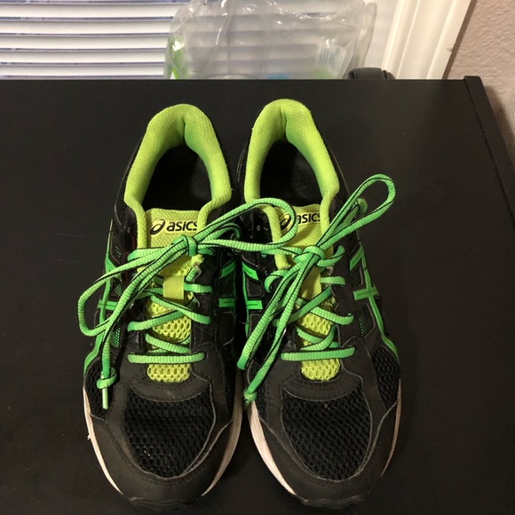 Boys Asics size 6.5Y - Picture 2 of 3